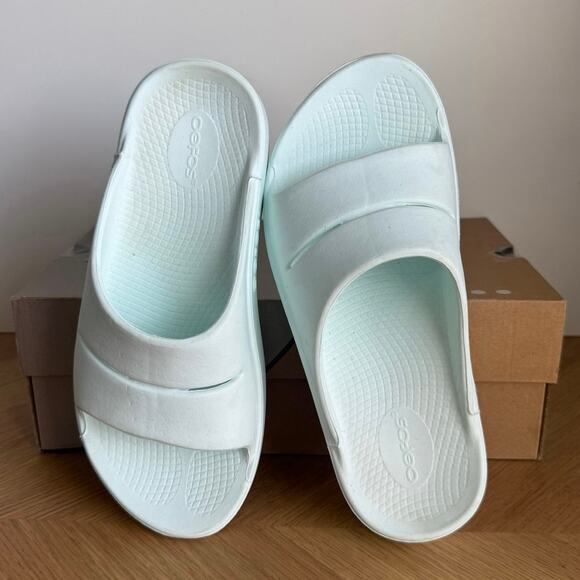 OOFOS Atlantis ‘Mint Green’ Unisex Recovery Slides Sandals - Men 7- Women 9 main image 4